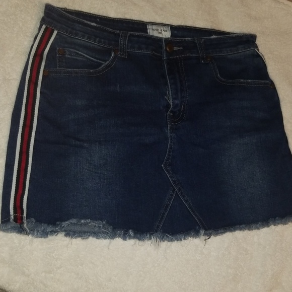 Dresses & Skirts - Skirt